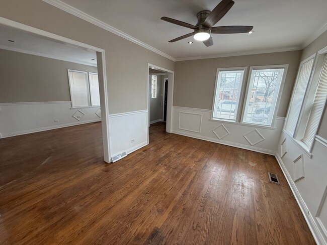 Building Photo - 10154 S Calumet Ave