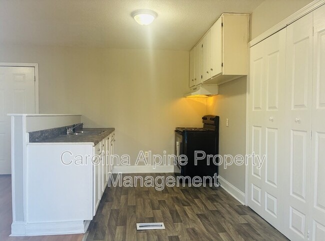 Building Photo - 807 Shaver St