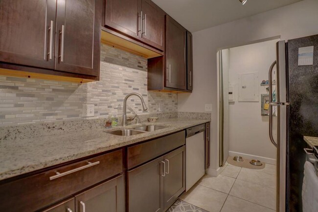 Building Photo - 551 Hawaii Ln.