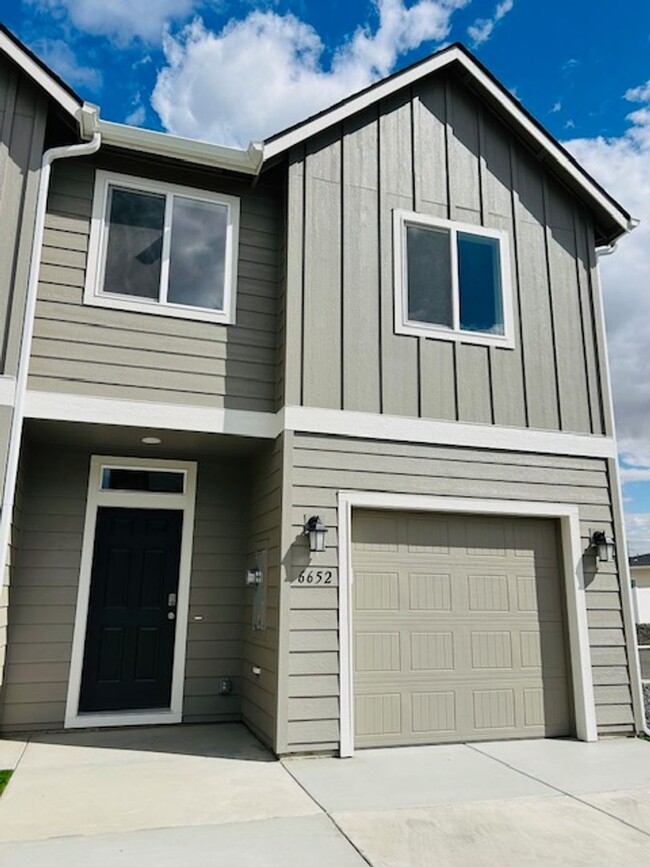 Foto del edificio - Brand New Townhome -Ready for Move-In Today