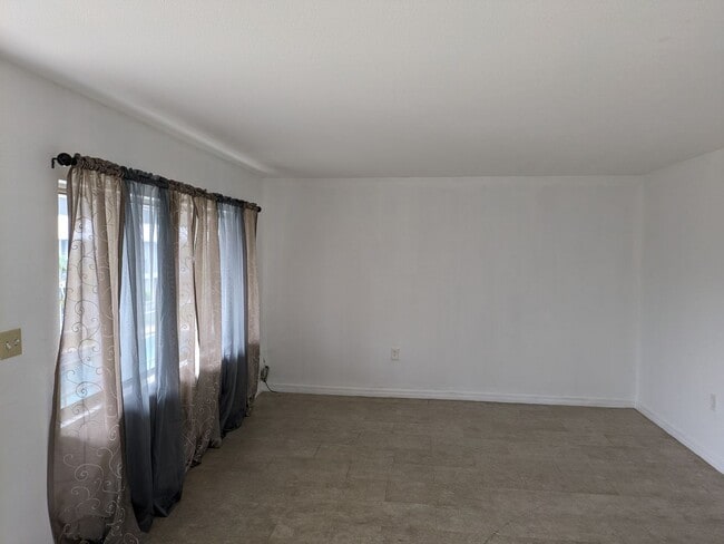 Building Photo - 140 Minna Ln