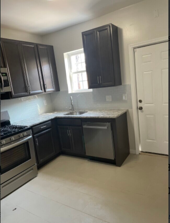 Building Photo - 1225 Cloverdale Rd