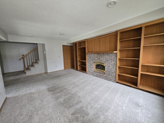 Building Photo - 2521 S 40th St