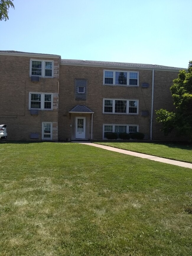 Building Photo - 5819 W 54th Pl