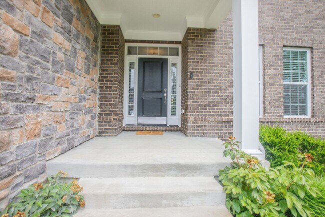 Foto del edificio - Stunning 5 BR/5 BA Single-Family Home in U...