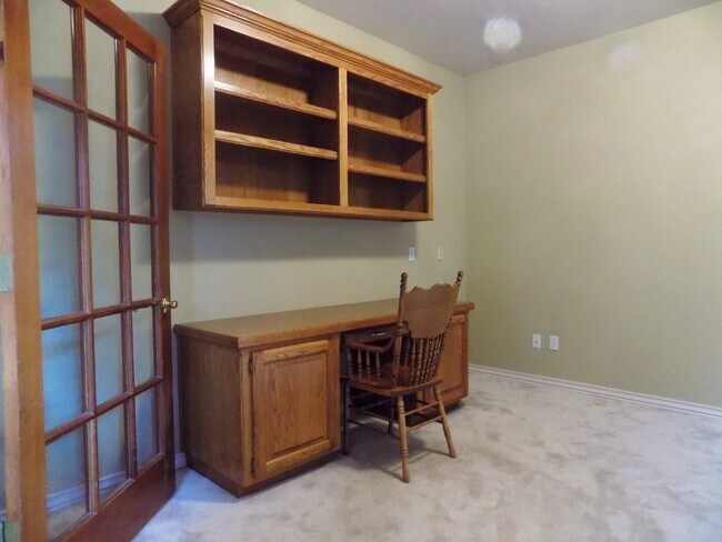 Foto del edificio - BREATHTAKING 3 Bed/2.5 Bath Home in Yukon!...