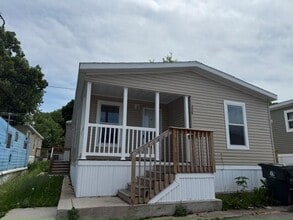 Building Photo - 228 Cardinal Ln