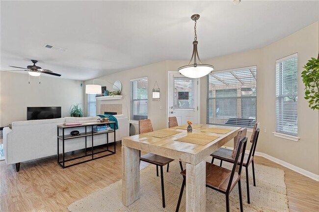 Foto del edificio - 5708 Steven Creek Way