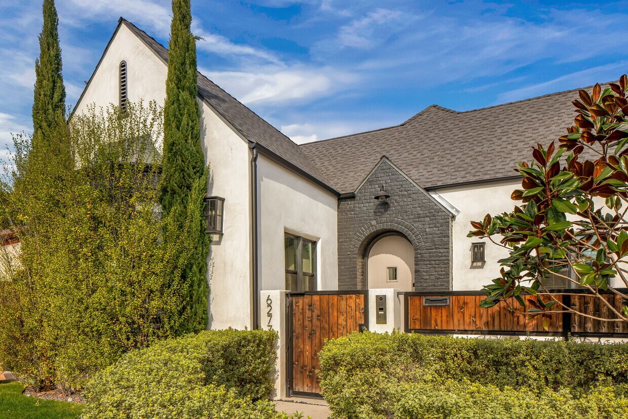 Primary Photo - 6277 Del Valle Dr