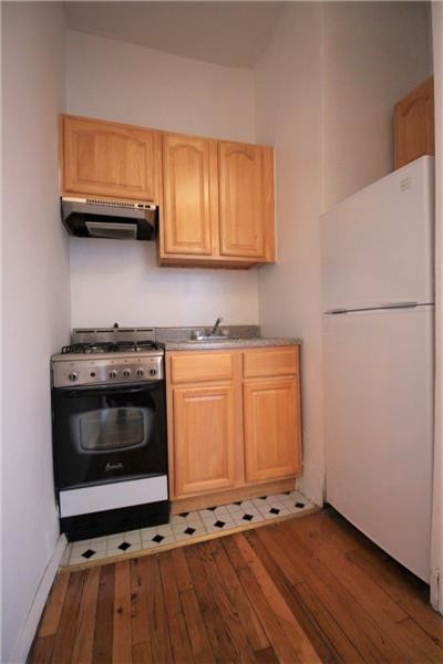 Building Photo - 1020 3rd Ave