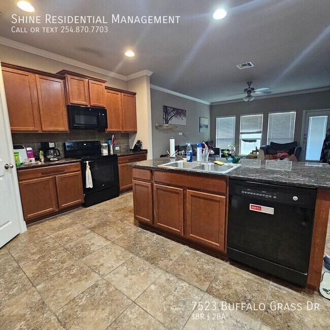 Foto del edificio - 7523 Buffalo Grass Dr