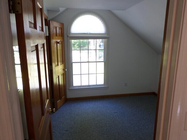 Foto del edificio - 188 Flaggy Meadow Rd