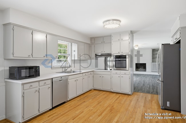 Building Photo - 1894 Hebron Hills Dr