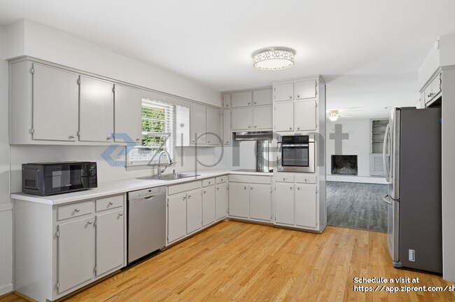 Foto del edificio - 1894 Hebron Hills Dr