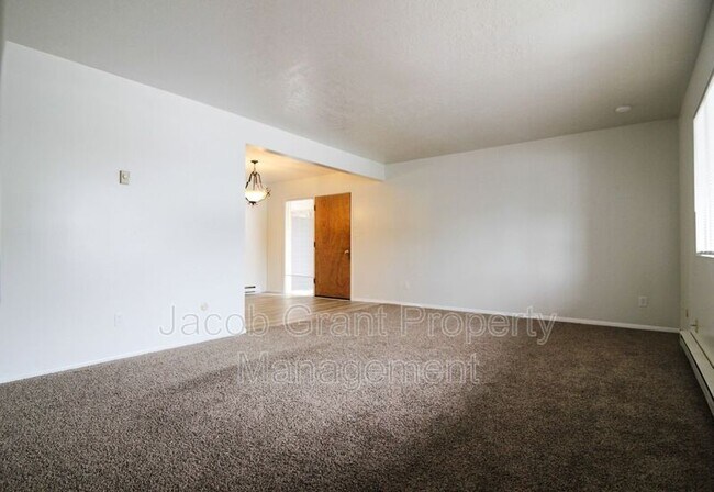 Foto del edificio - 220 N Fanning Ave