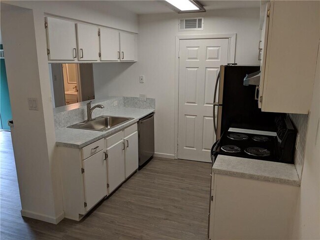 Foto del edificio - 3509 Alpine Cir