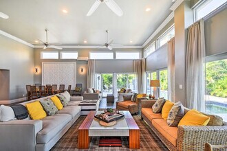 Building Photo - 2122 W Vina Del Mar Blvd