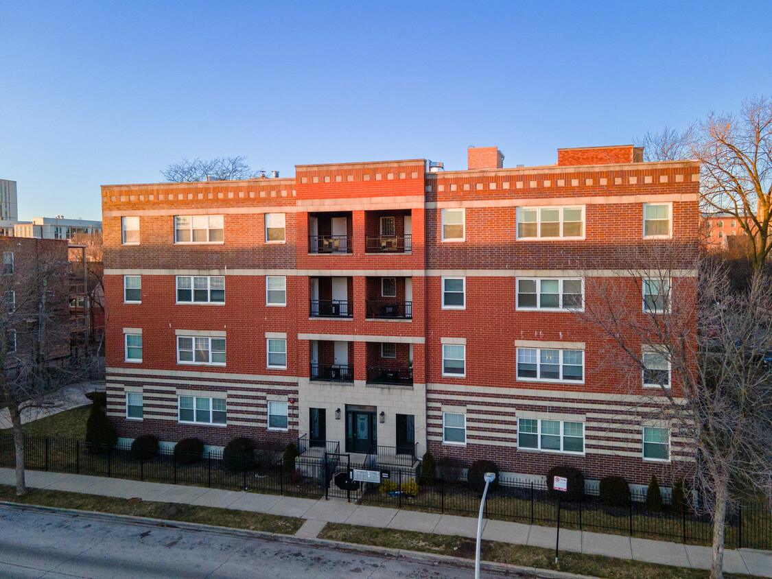 Primary Photo - 1322 E 62nd St