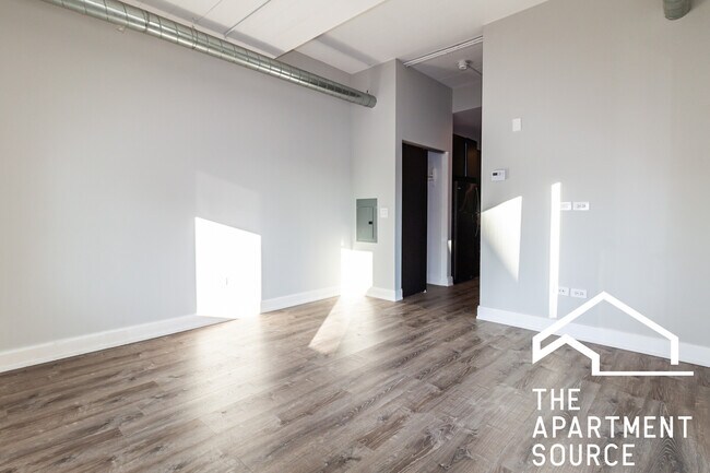 Foto del edificio - 935 W Belmont Ave