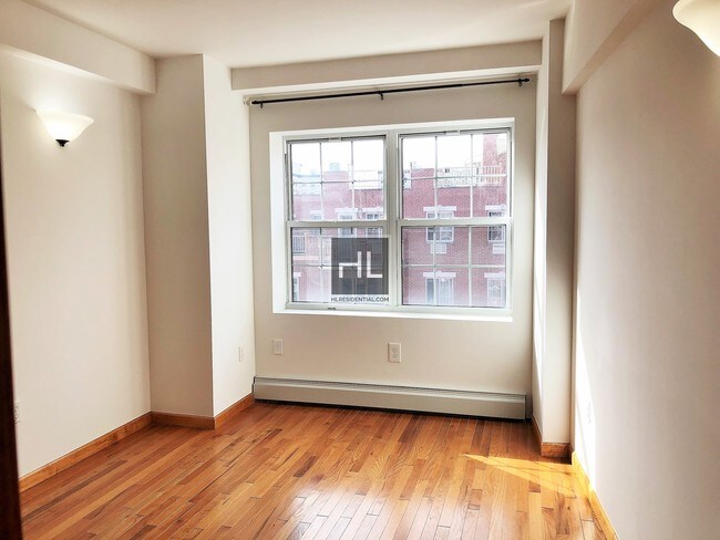 Building Photo - 35-19 Leavitt St