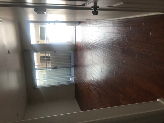 Building Photo - 13022 Riverside Dr