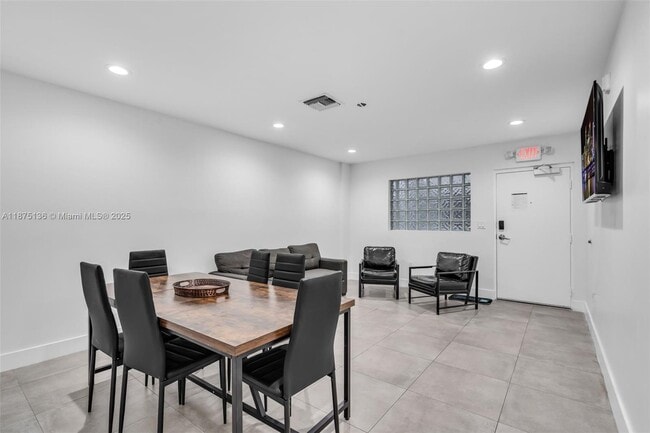 Foto del edificio - 645 Palmetto Dr