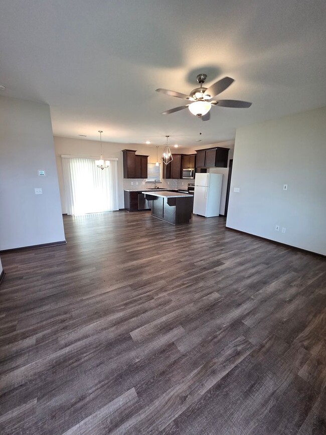 Foto del edificio - 1553 N Aster Cir