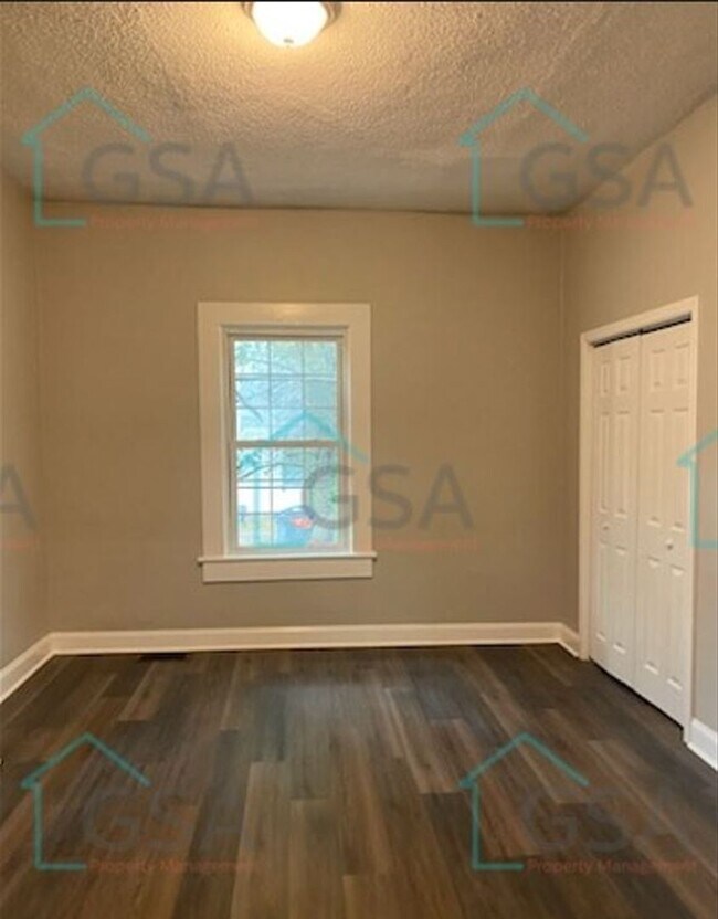 Building Photo - 2 Bedroom 2 Bath Available!