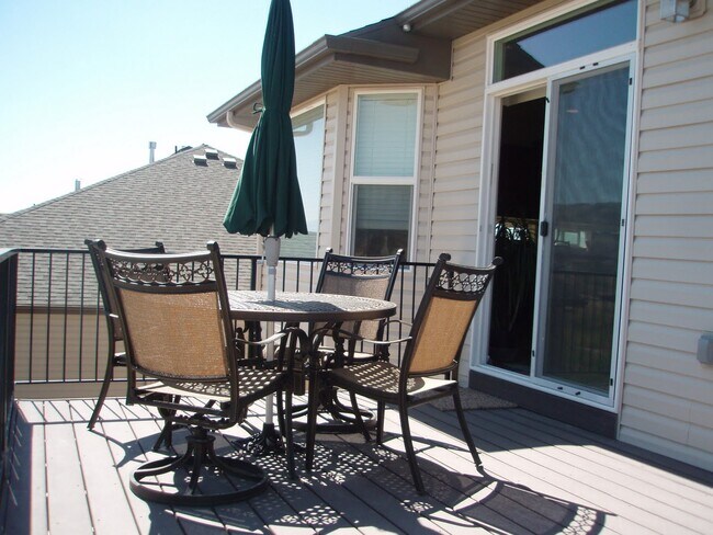 Foto del edificio - 948 Fox Hollow Dr