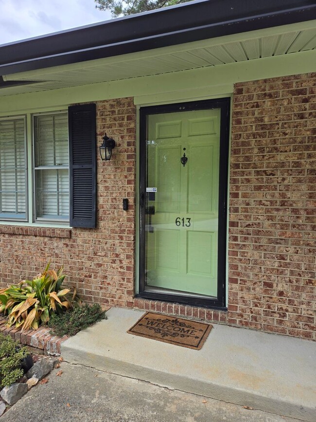 Foto del edificio - 613 Westbury Dr
