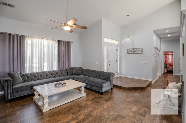 Foto del edificio - 933 N Burgan Ave