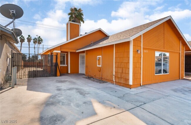 Building Photo - 5453 Requa Ave