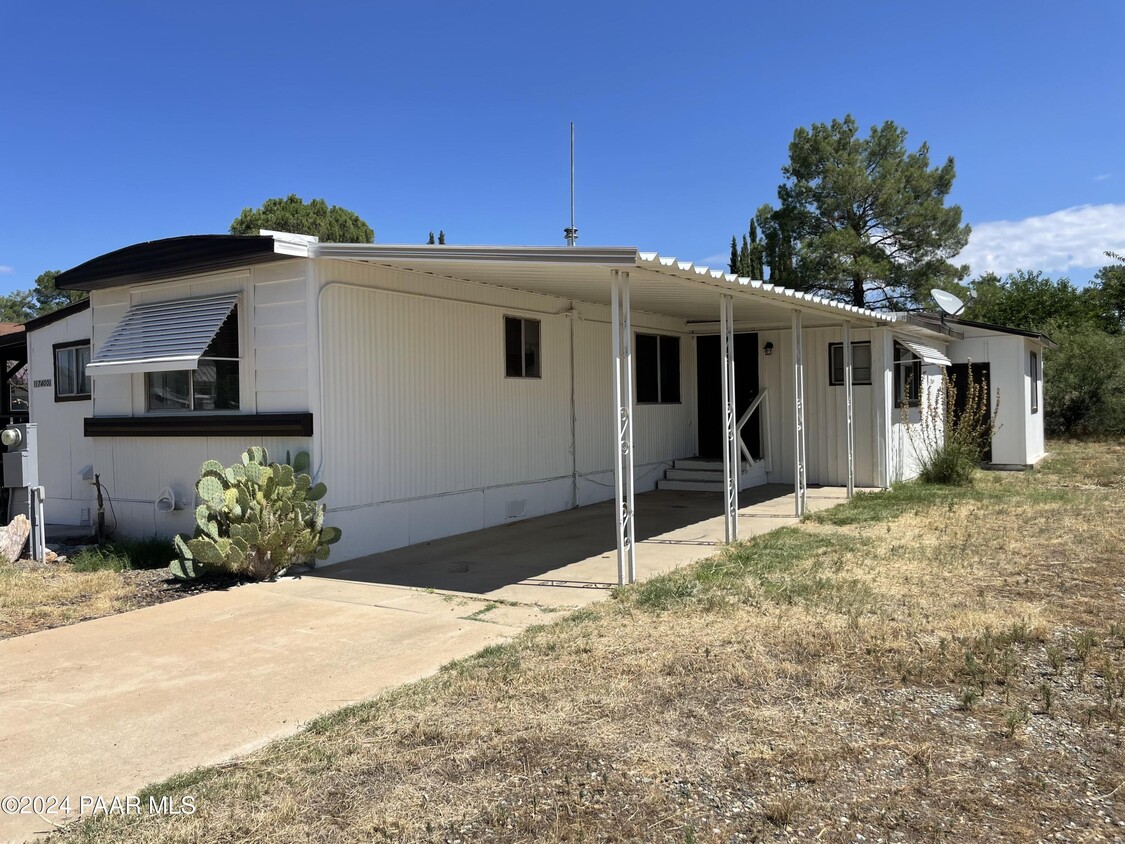 Primary Photo - 17400 E Trails End Rd