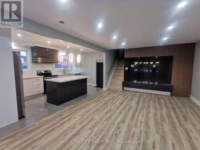 Building Photo - 58 Erinlea Crescent