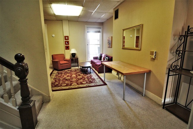 Foto del edificio - 2633 N Charles St