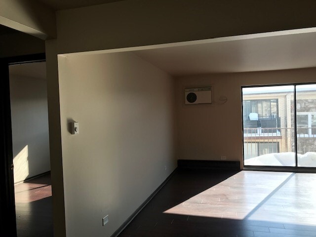 Building Photo - 5121 N East River Rd