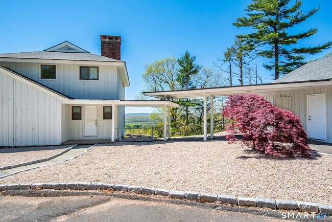 Foto del edificio - 43 Prattling Pond Rd