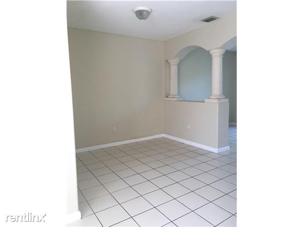 Building Photo - 1601 SE 24th Ct