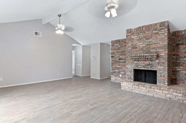 Foto del edificio - 507 Whippoorwill Dr