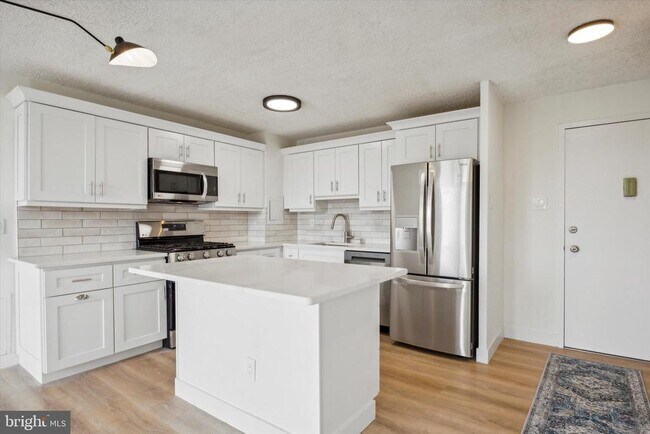 Foto del edificio - 1030 E Lancaster Ave