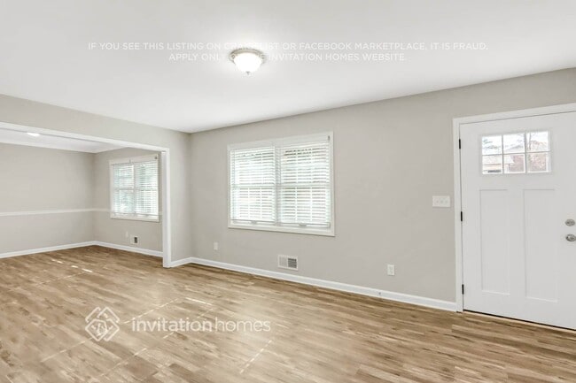 Building Photo - 3782 Lake Dr SE