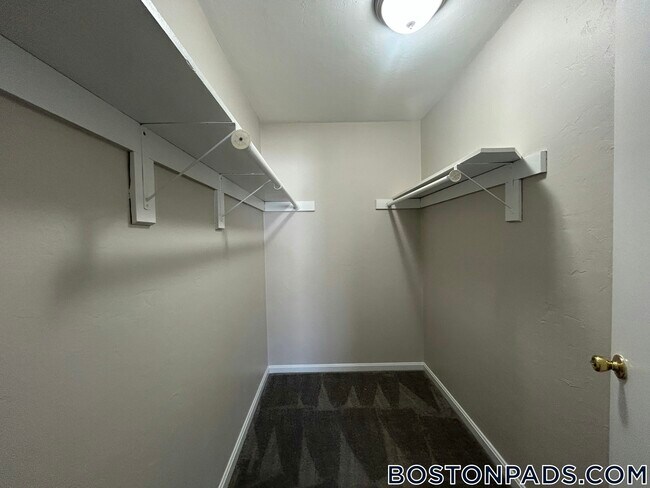 Foto del edificio - 715 N Main St