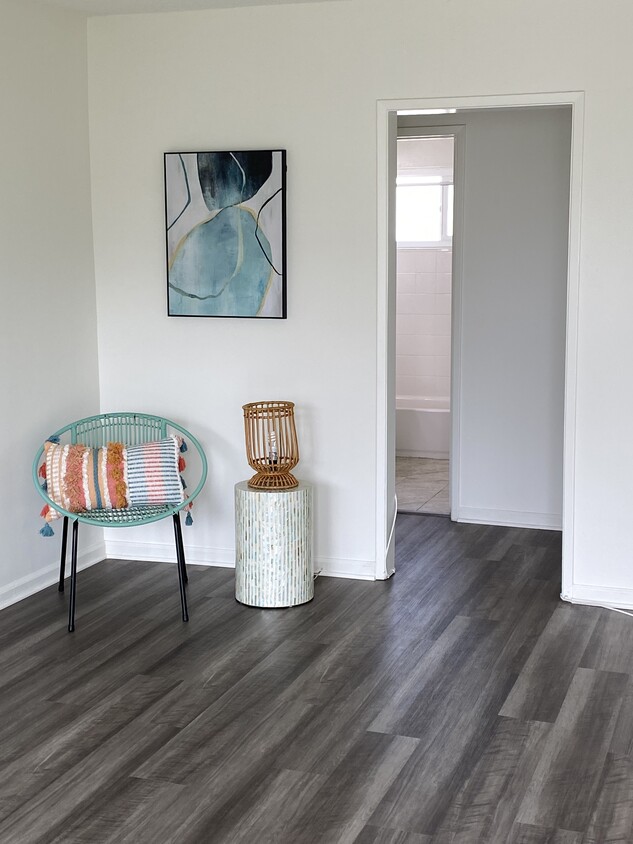 Living room - 21020 Wood Ave
