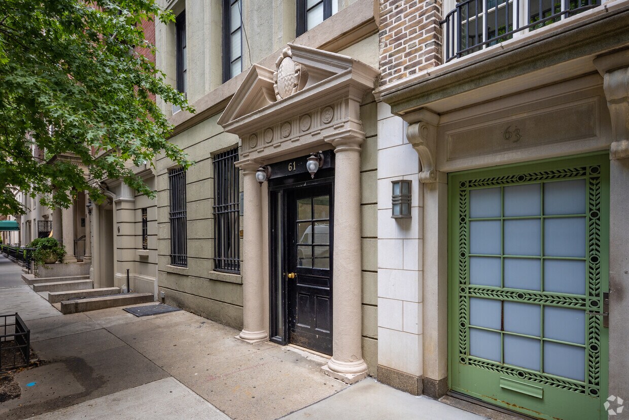 Entrada - 61 East 66th Street