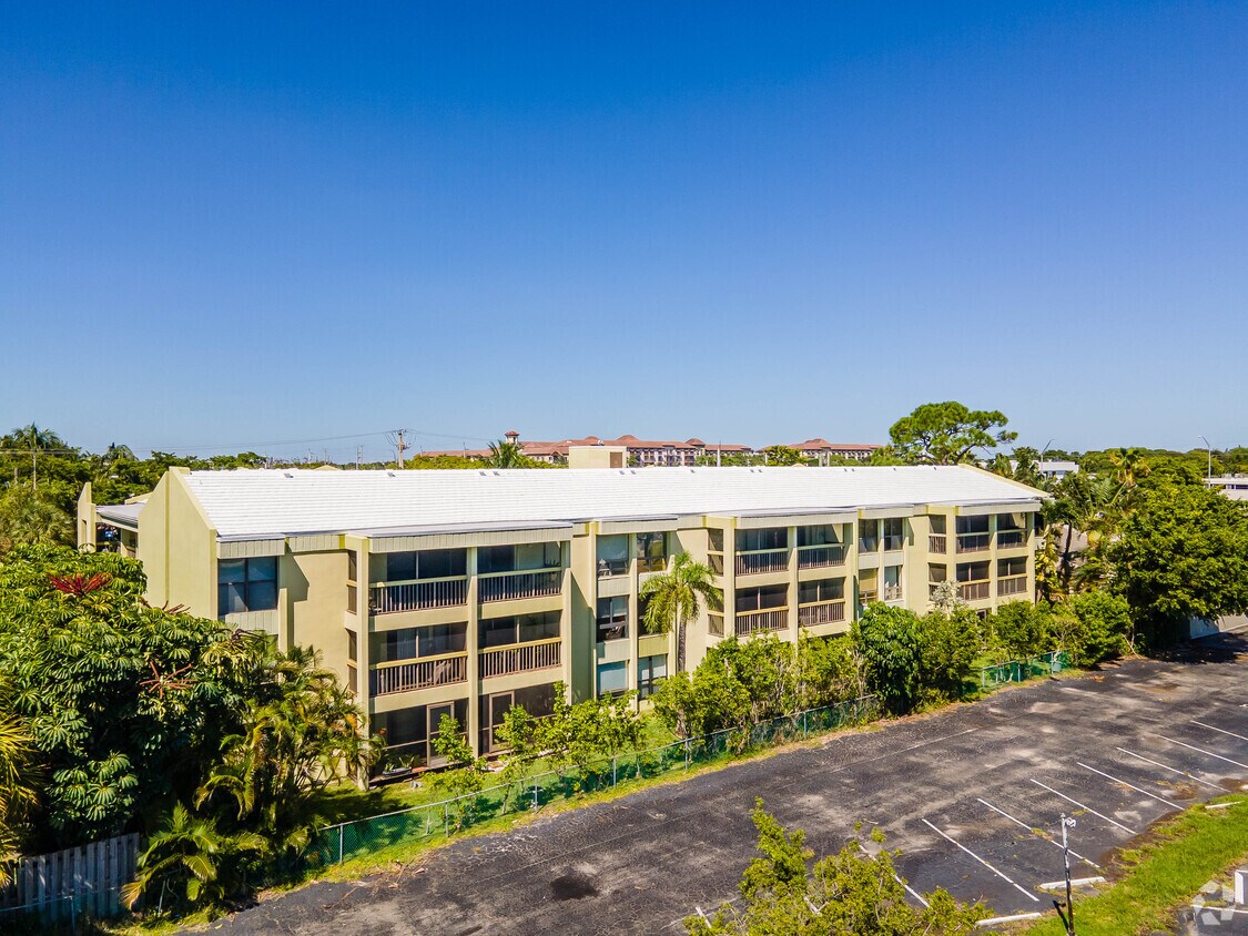 Olivewood Apartments in Fort Lauderdale, FL