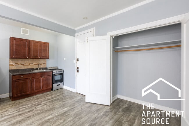 Foto del edificio - 6930 N Greenview Ave