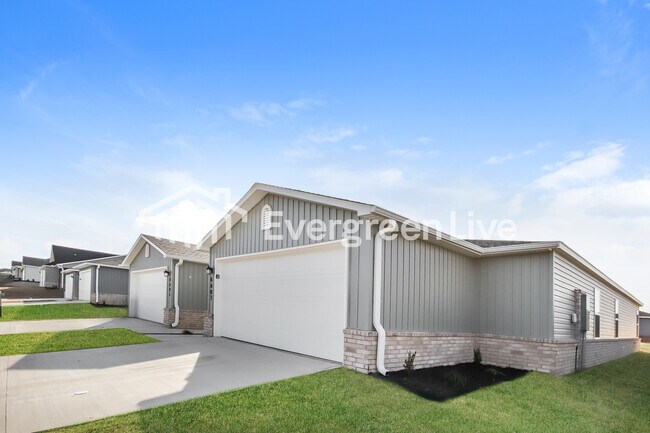 Building Photo - 6603 NW Kathleen St