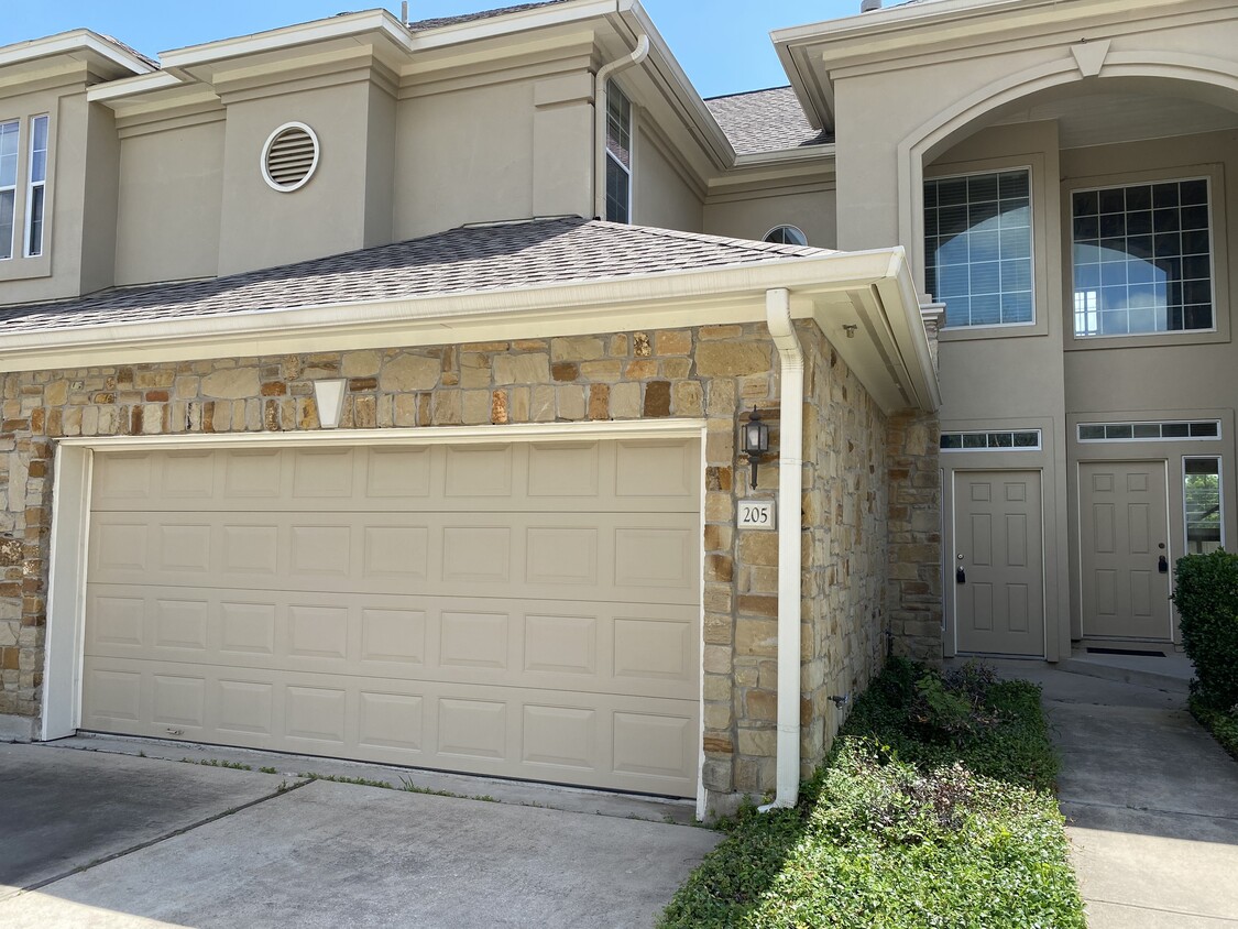 Foto principal - 1101 E Parmer Ln