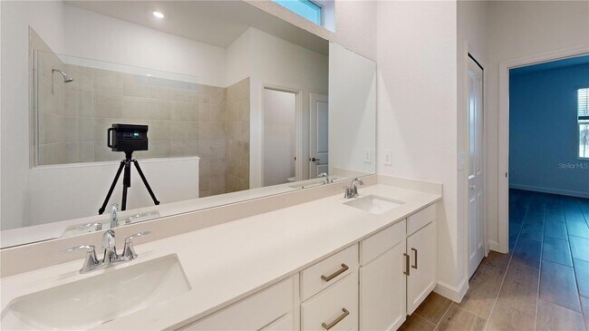 Foto del edificio - 7773 Lakes Edge Ln