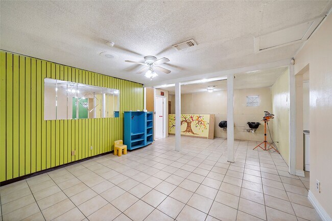 Foto del edificio - 5639 Overdale St